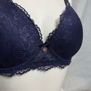 Like New! Gorgeous and Sexy Lace Navy Bra
